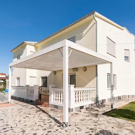Espaciosa Cerca De La Playa De Villa